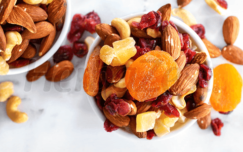 Winter Snacking: Nuts and Dried Fruits to Stay Warm and Healthy