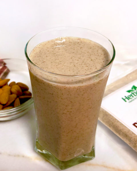 Quinoa Almond & Oatmeal Smoothie